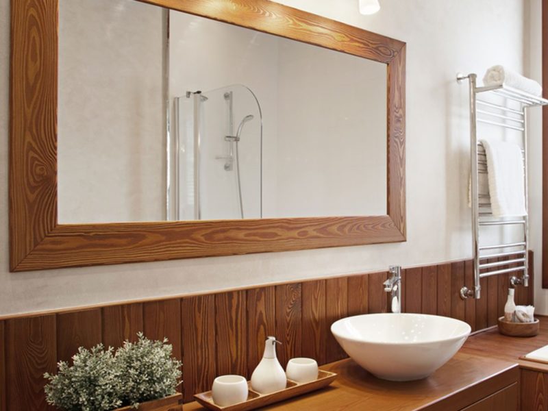 Comment accrocher un miroir