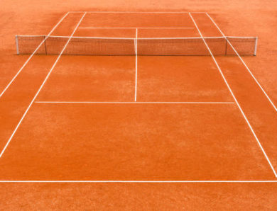 Maintenance d’un court de tennis en terre battue à Louveciennes