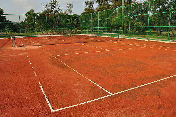 Comment la Construction d’un court de tennis en béton poreux à Cannes peut-elle offrir une surface antidérapante ?