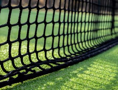 Comment un Constructeur d’un terrain de tennis en gazon synthétique à Nice peut-il améliorer la sécurité des joueurs ?