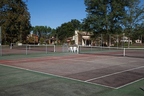 Comment garantir une bonne luminosité pour la construction d’un court de tennis à Nice ?