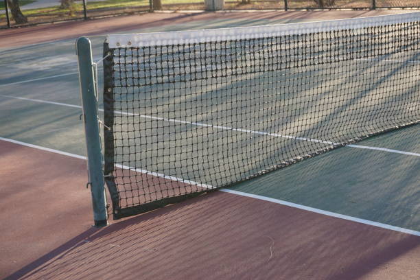 Comment intégrer des zones de repos pour les joueurs dans la construction d’un court de tennis en béton poreux à Nice ?