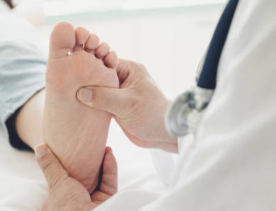 Quels conseils les Experts en soins des pieds Lyon donnent-ils pour choisir des chaussures adaptées ?