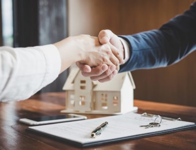 Un agent immobilier à Roussillon peut-il aussi s’occuper de la recherche de financement pour un achat immobilier ?