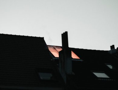 Comment un couvreur Paris répare-t-il une toiture mal isolée ?