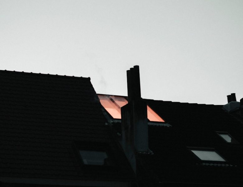 Comment un couvreur Paris répare-t-il une toiture mal isolée ?
