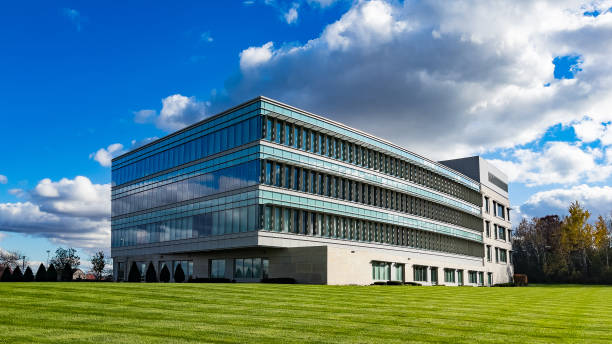 À quel moment faut-il vraiment s’engager dans le Décret Tertiaire pour les propriétaires de bâtiments tertiaires ?