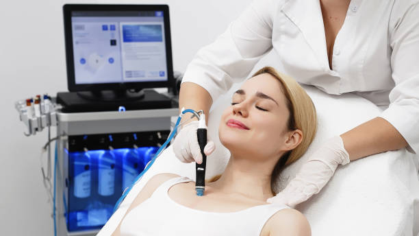 Est-ce que les dermatologues recommandent l’hydrafacial à Lyon en entretien de la peau ?