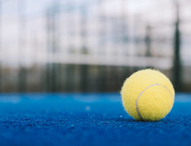 Quel entretien faut-il anticiper après une construction court de tennis en resine synthetique à Paris ?