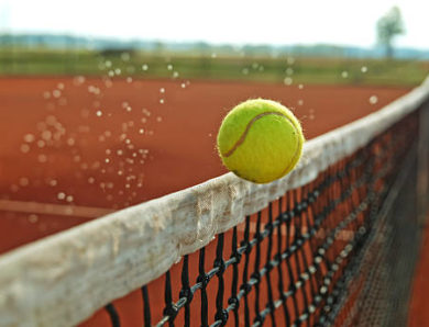 Pourquoi la construction court de tennis terre battue à Toulon reste-t-elle appréciée par les joueurs confirmés ?