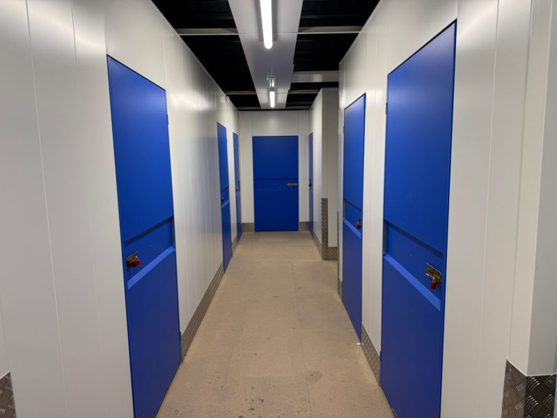 Comment choisir un box de stockage Saint-Quentin-Fallavier adapté à un déménagement de maison complète ?