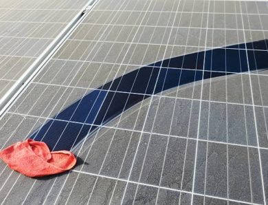 Pourquoi éviter les nettoyeurs haute pression lors d&rsquo;un Nettoyage de panneaux solaires à Genève ?